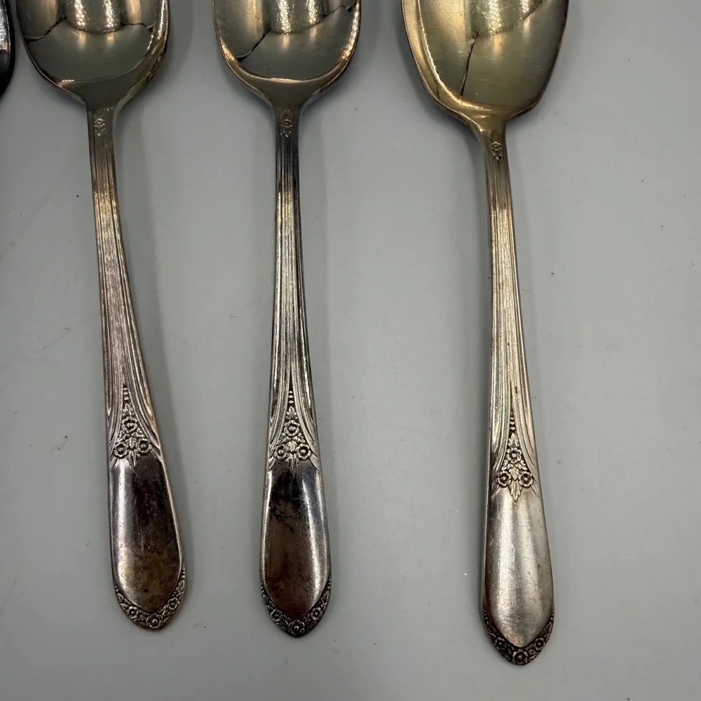 Wm Rogers IS Silver Plate Flatware Set 8pc 1939 Adoration Pattern Floral Vintage